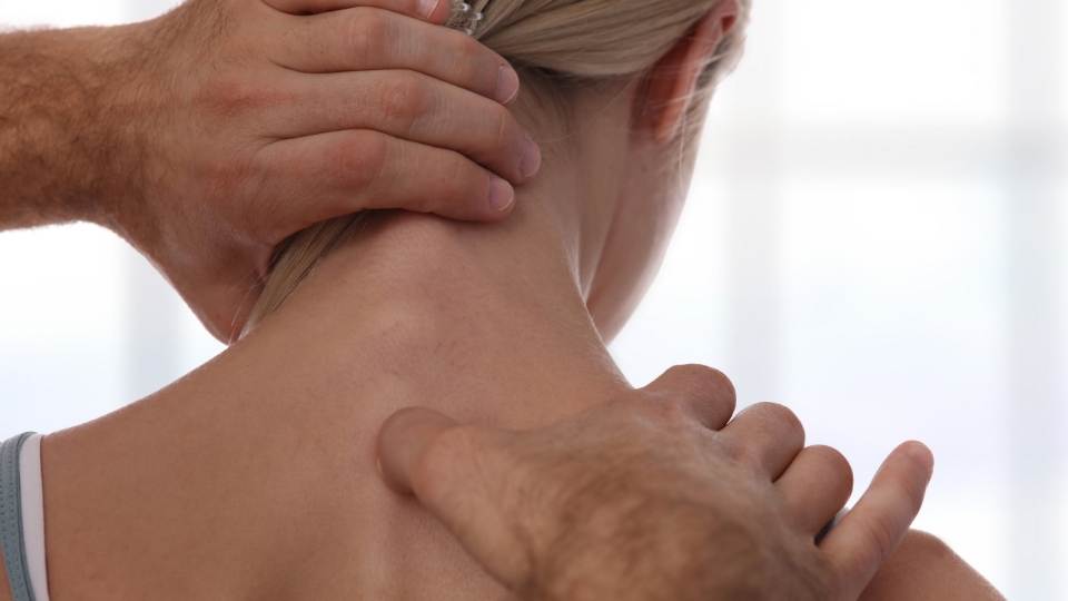 woman receiving chiropractic care dublin physio & chiropractic